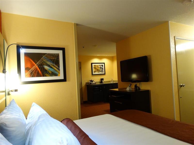 Western Carlton Hotel 4*
